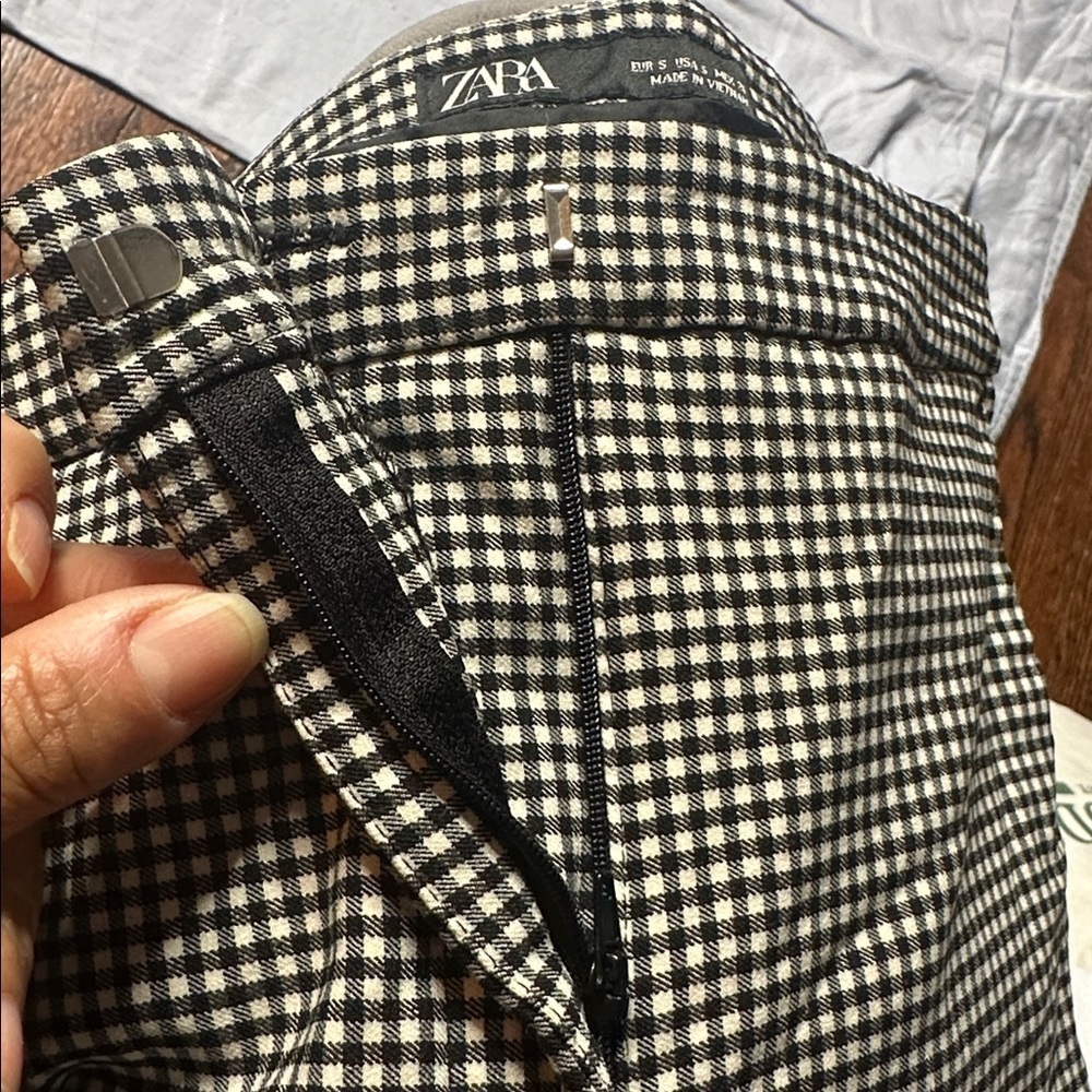 Zara Women’s Black and White Patterned Dress Pants - Picture 11 of 11